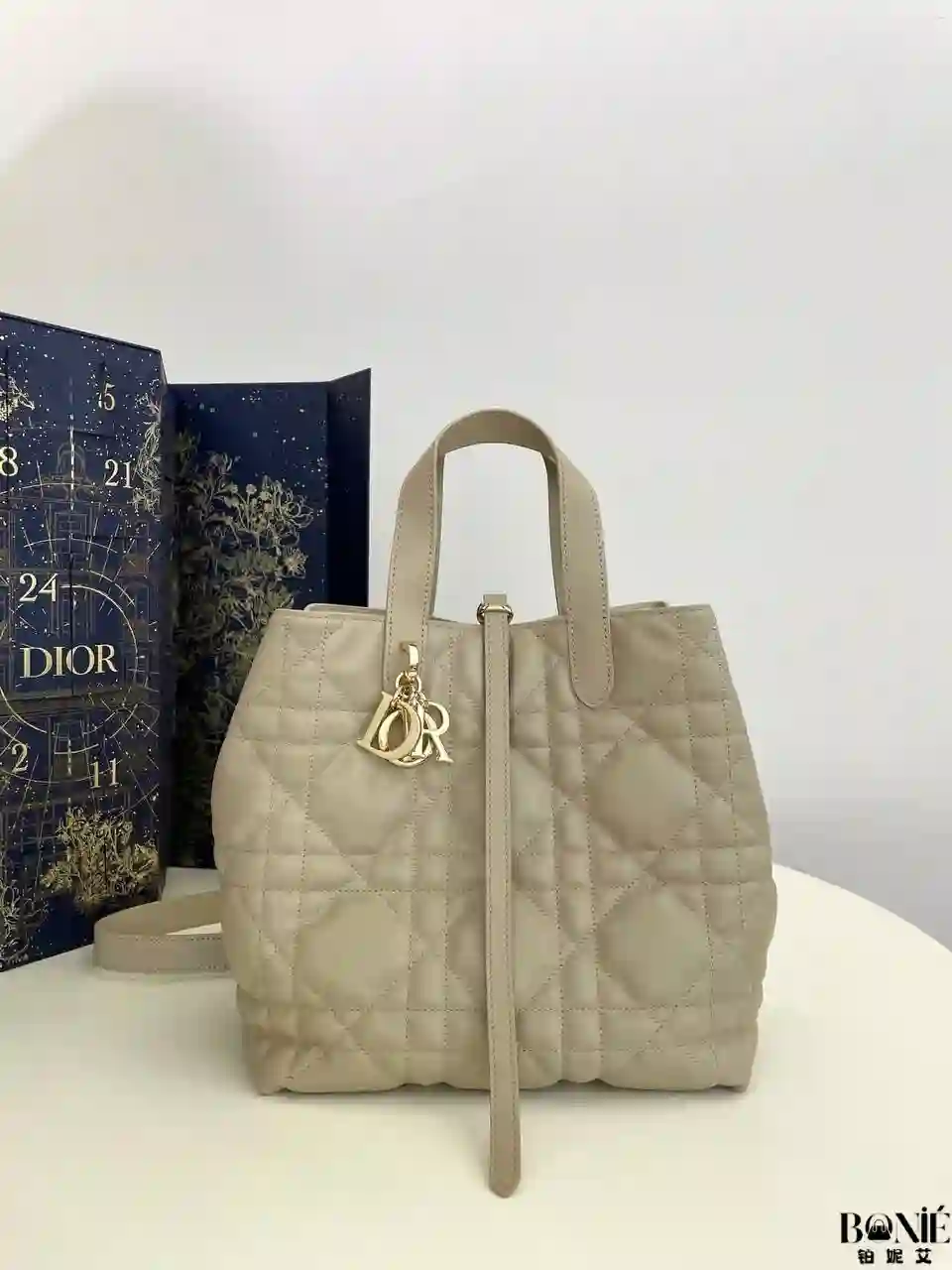 Untitled design - 1 3151 (奶油杏) - Dior Toujours竖版系列中号 - Image 1