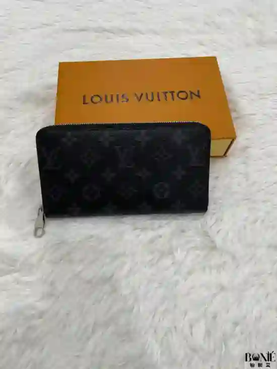 M61694 - Louis Vuiiton Zippy 钱包