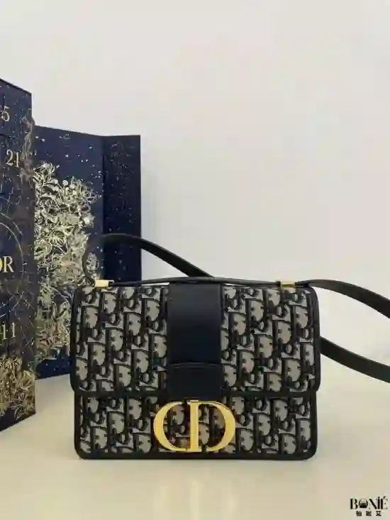 0691 - DIOR 30 Montaigne