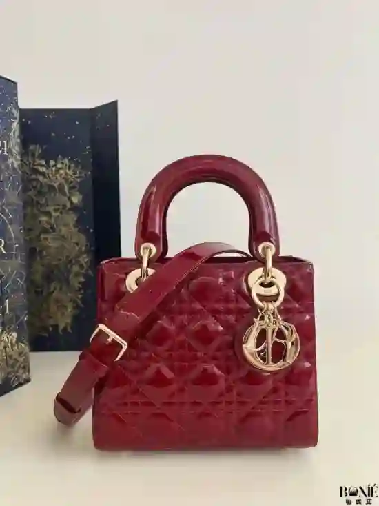 0704 (樱桃红) - DIOR Lady 四格系