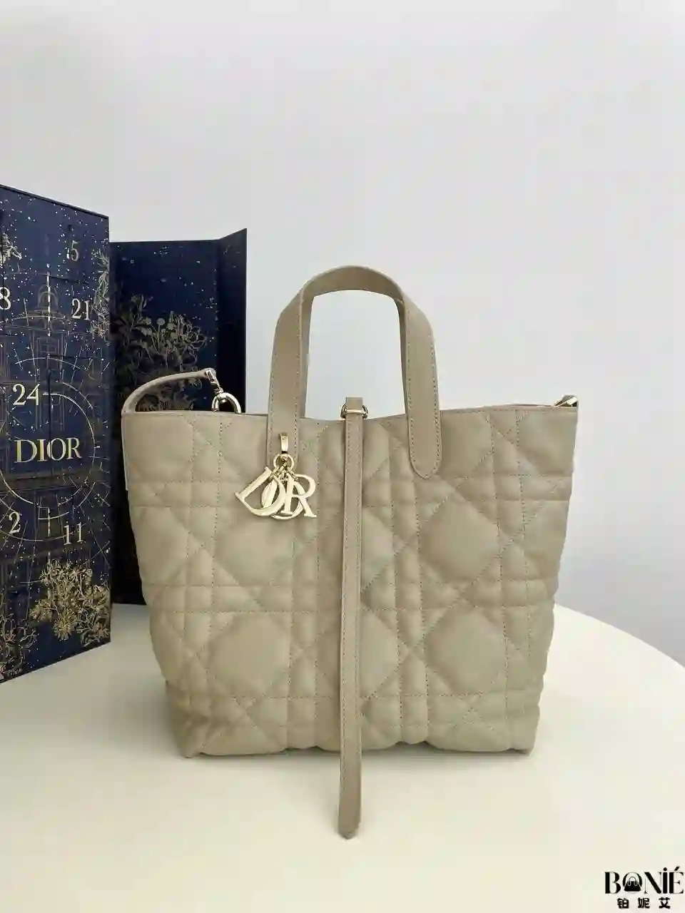 Untitled design - 2 3151 (奶油杏) - Dior Toujours竖版系列中号 - Image 8