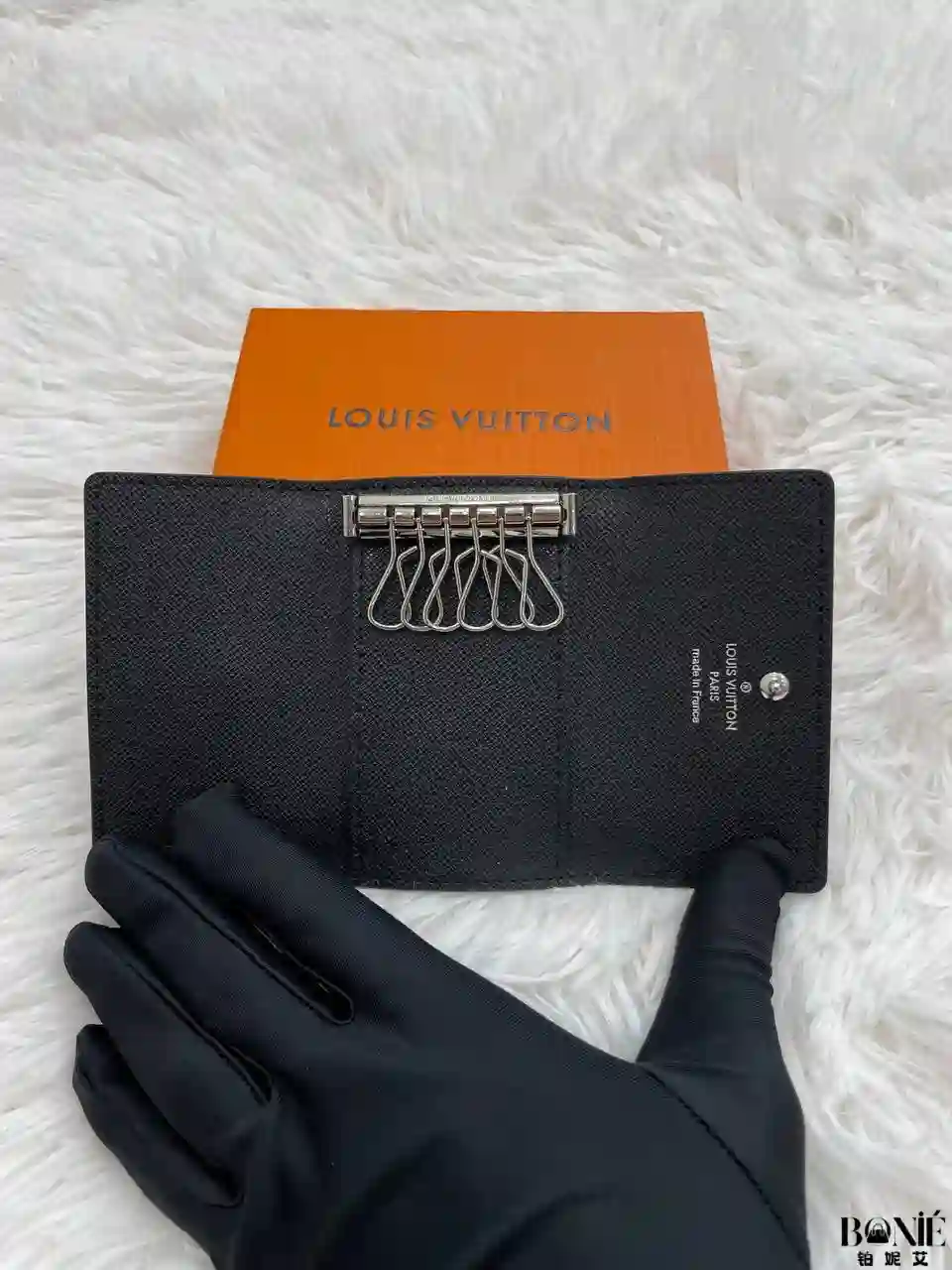 Untitled design - 4 M62630 (黑格) - Louis Vuiiton 6钥匙包(6 Key Holder) - Image 1