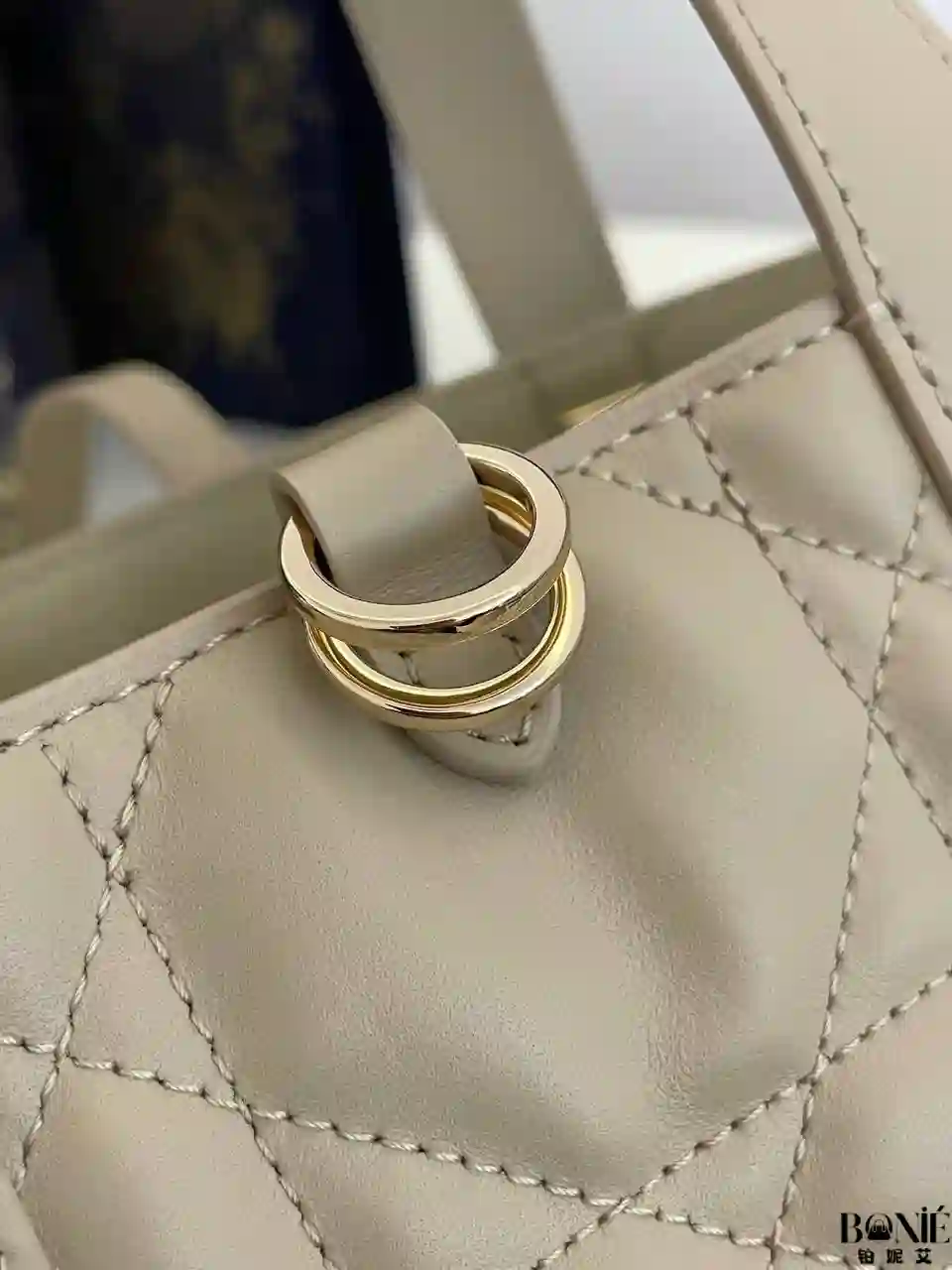 Untitled design - 5 3151 (奶油杏) - Dior Toujours竖版系列中号 - Image 4