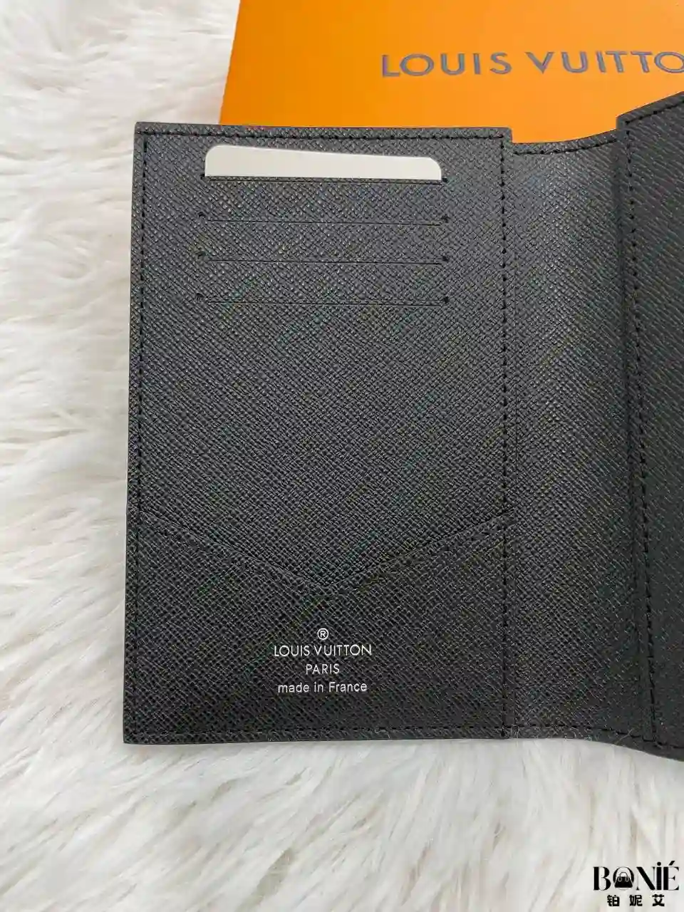 Untitled design - 5 M64501 - Louis Vuiiton 护照套 - Image 6