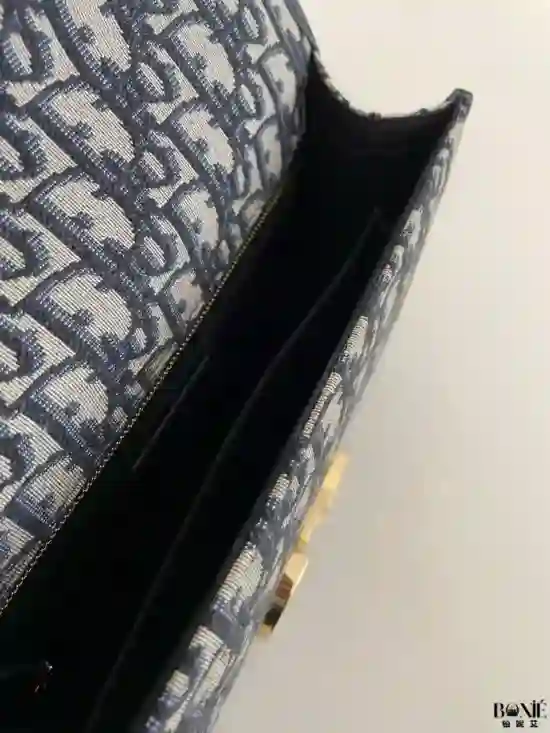 0691 - DIOR 30 Montaigne - Image 5