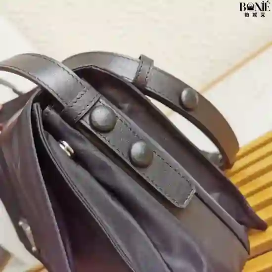 1BD255 - Prada 中号邮差包 - Image 8