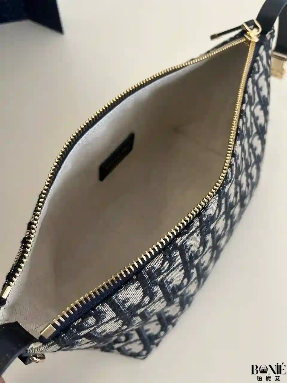 Untitled design - 8 0774 - DIOR 蓝布大号‼️ 专柜饭盒包系列 - Image 2