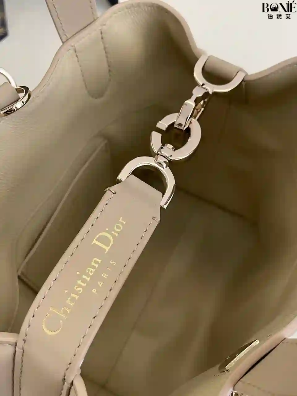 Untitled design - 9 3151 (奶油杏) - Dior Toujours竖版系列中号 - Image 7