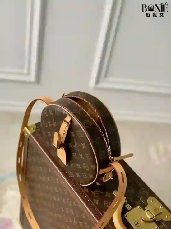 M45647 - Boite Chapeau Souple 手袋 - Image 4