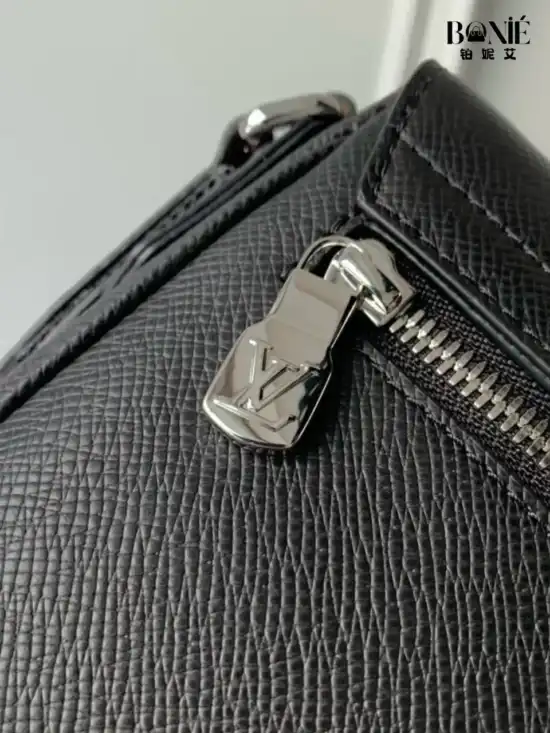 M30850 - Louis Vuiiton District 小号邮差包 - Image 7