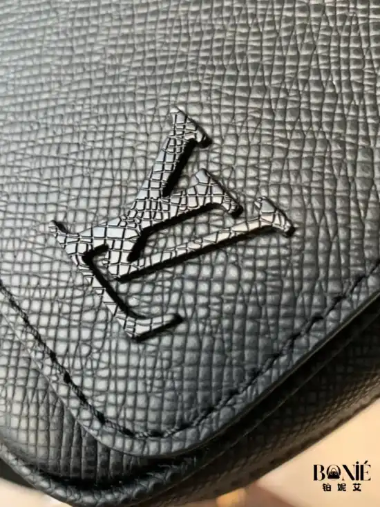 M30850 - Louis Vuiiton District 小号邮差包 - Image 5