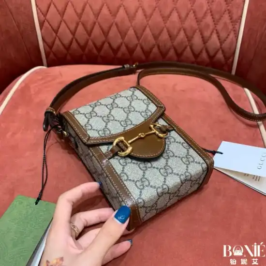 625615 - 𝖦𝗎𝖼𝖼1 马衔扣情侣包 - Image 4