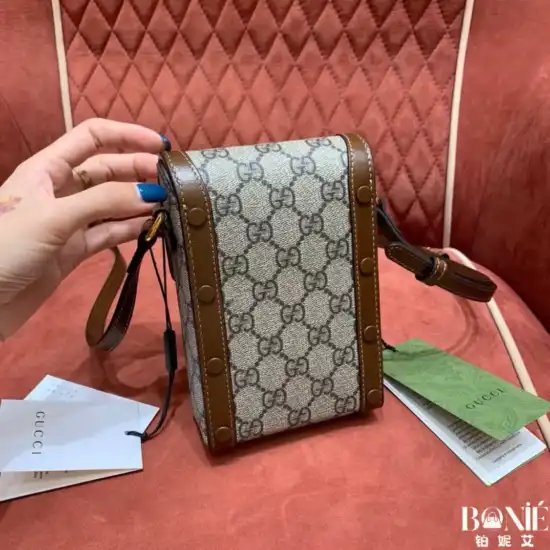 625615 - 𝖦𝗎𝖼𝖼1 马衔扣情侣包 - Image 3