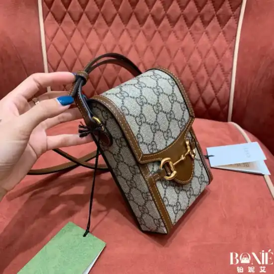 625615 - 𝖦𝗎𝖼𝖼1 马衔扣情侣包 - Image 2