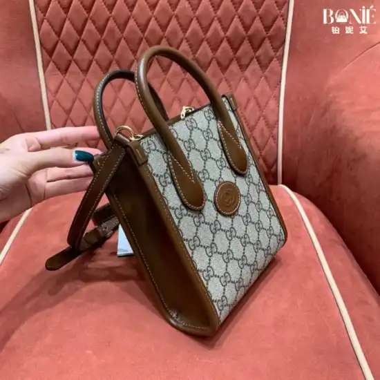 671623 - 𝖦𝗎𝖼𝖼1 迷你肖战托特 - Image 2