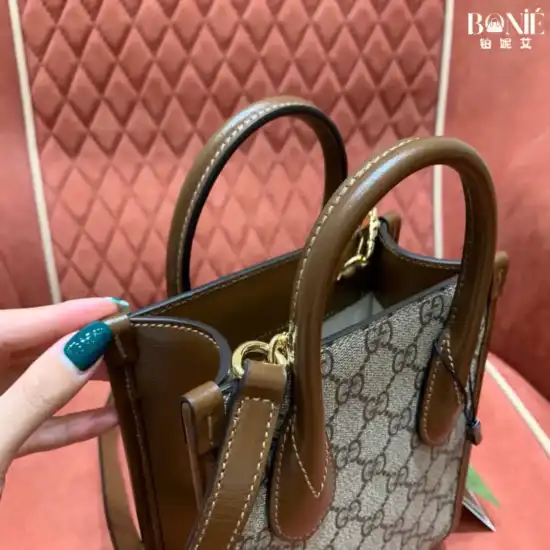 671623 - 𝖦𝗎𝖼𝖼1 迷你肖战托特 - Image 9