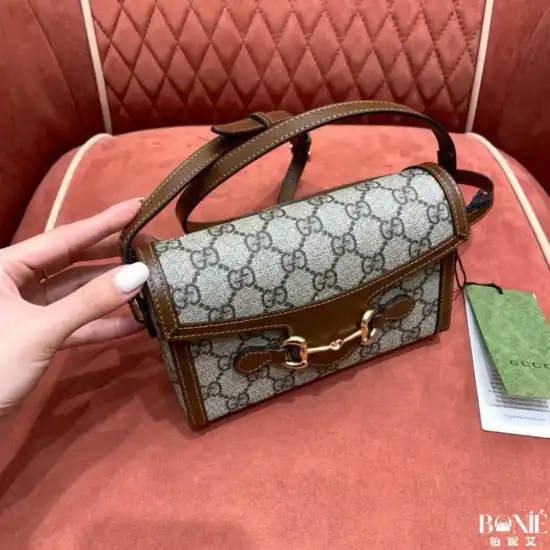 699296 - 𝖦𝗎𝖼𝖼1 马衔扣情侣包 - Image 8