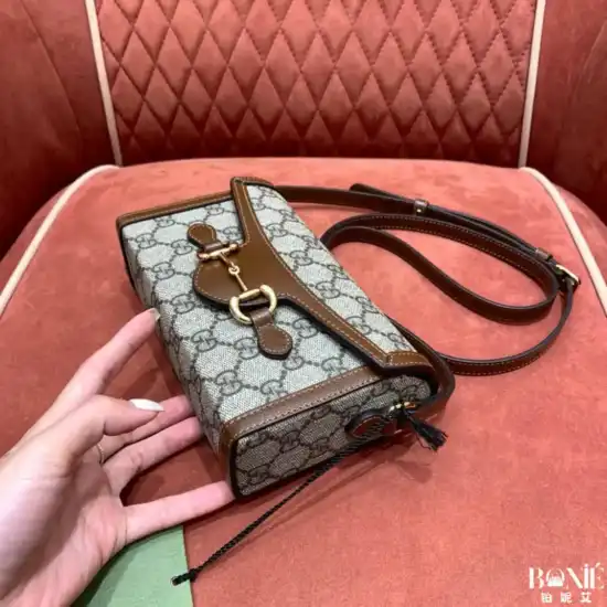 699296 - 𝖦𝗎𝖼𝖼1 马衔扣情侣包 - Image 6