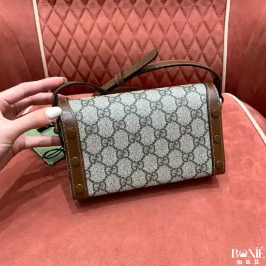 699296 - 𝖦𝗎𝖼𝖼1 马衔扣情侣包 - Image 3