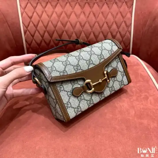 699296 - 𝖦𝗎𝖼𝖼1 马衔扣情侣包 - Image 2