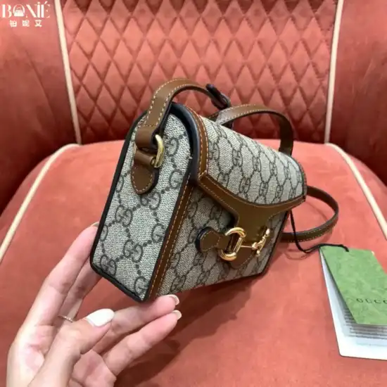 699296 - 𝖦𝗎𝖼𝖼1 马衔扣情侣包 - Image 9